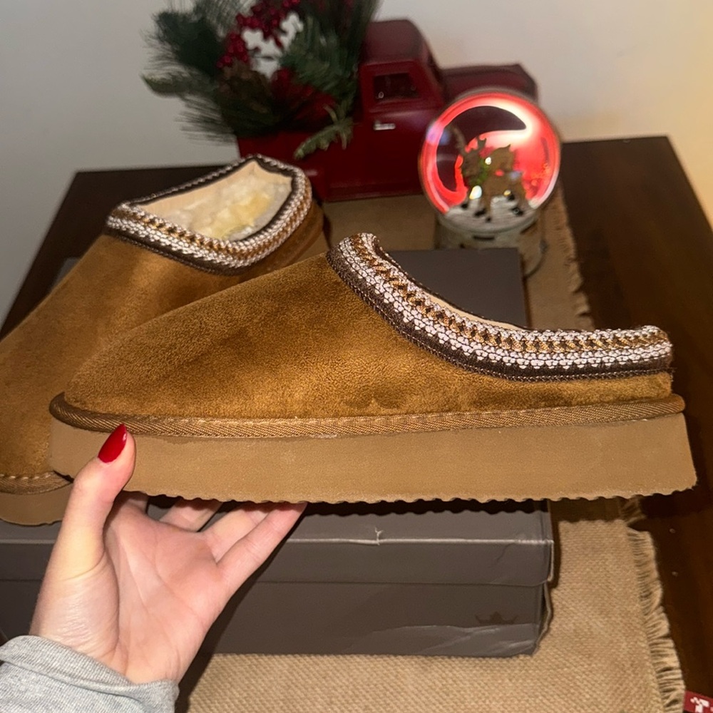 Slipper - Picture 4 of 6